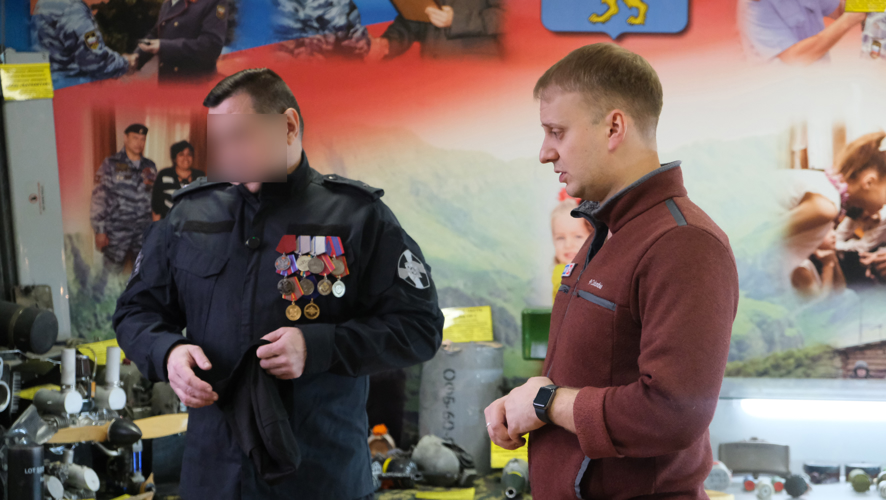 Журналистам  федерального канала «Россия-24» рассказали о работе саперов инженерно-технического отделения ОМОН «Острог» Росгвардии в Белгородской области