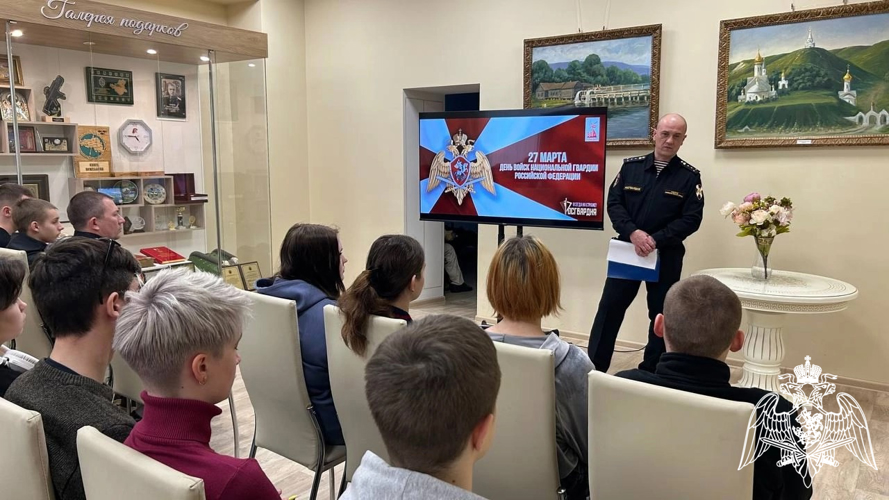 В Новооскольском краеведческом музее состоялся «круглый стол» с белгородскими студентами, приуроченный ко Дню войск национальной гвардии РФ