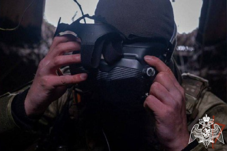 Операторы БПЛА Росгвардии уничтожили боевиков ВСУ с помощью ударного FPV-дрона 