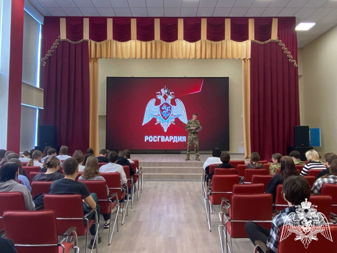Росгвардейцы проводят уроки мужества в белгородских школах  в рамках акции "Дни Росгвардии"