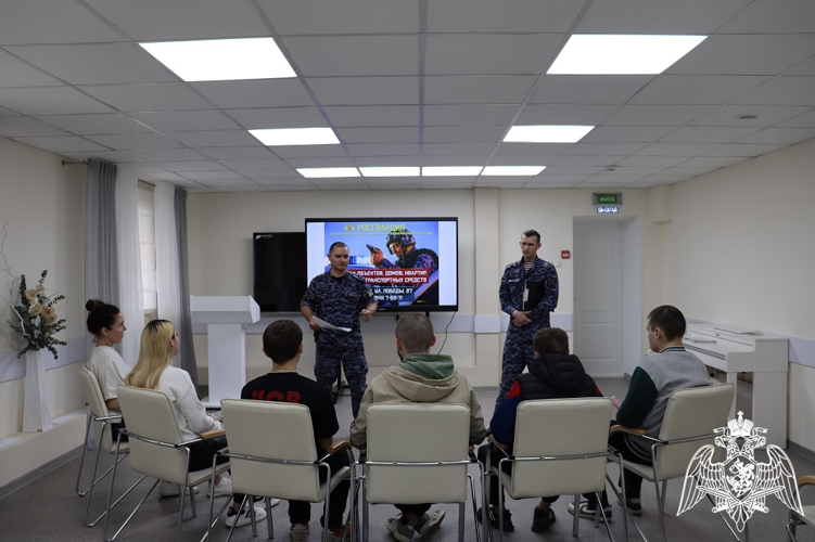 Росгвардейцы провели профориентационную встречу с белгородскими школьниками