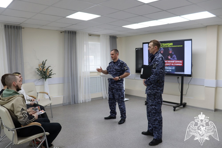 Росгвардейцы провели профориентационную встречу с белгородскими школьниками