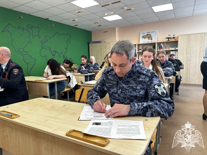 Белгородские росгвардейцы приняли участие во Всероссийской акции «Диктант Победы»