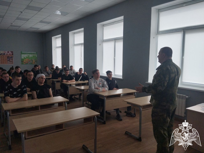 Росгвардеец провел профориентационную встречу с учащимися Ракитянского агротехнологического техникума
