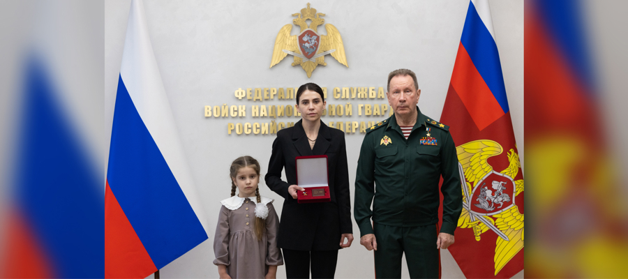 Директор Росгвардии  вручил медаль «Золотая Звезда» родственникам Героя России Алексея Осипова