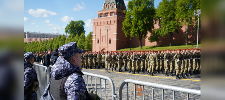 Росгвардия приняла участие в обеспечении общественной безопасности в День Победы 