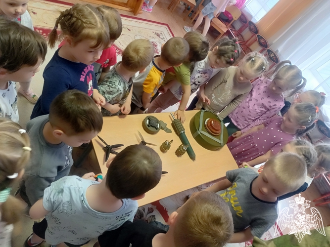 Белгородский росгвардеец провел «урок безопасности» с дошкольниками
