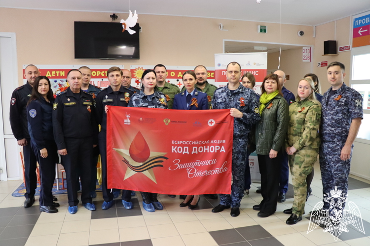 В Белгороде Росгвардейцы из числа  почётных доноров поддержали акцию «Сирень Победы»  