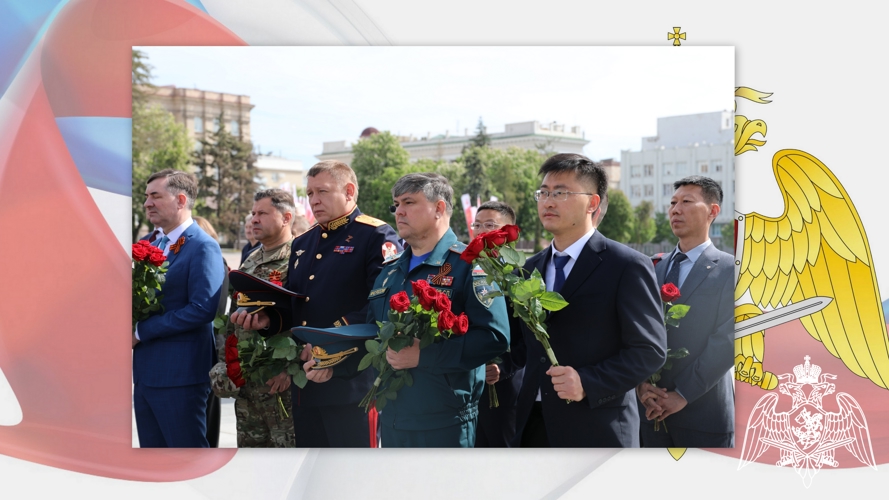 Начальник регионального  управления Росгвардии почтил память Героев Великой Отечественной войны в Белгороде