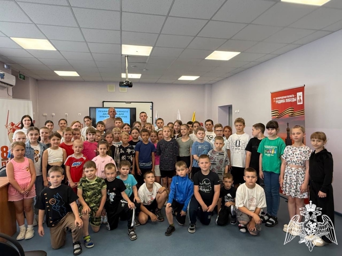 В рамках ведомственной акции «Каникулы с Росгвардией» белгородские росгвардейцы проводят уроки безопасности в школьных лагерях