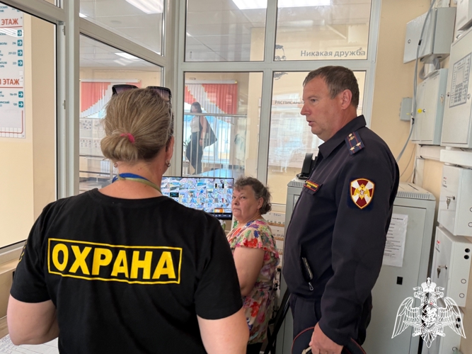 Росгвардейцы в составе комиссий начали проверку готовности образовательных учреждений Белгородской области к новому учебному году