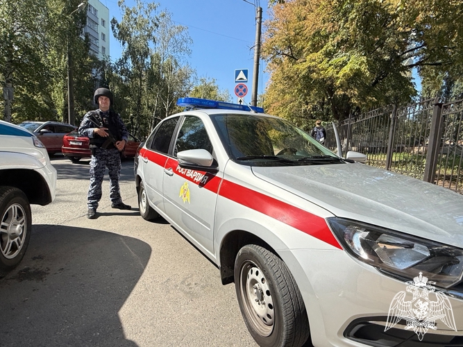 Сотрудники Росгвардии предотвратили мошенничество на 3 миллиона рублей в отношении пенсионерки в Белгороде 