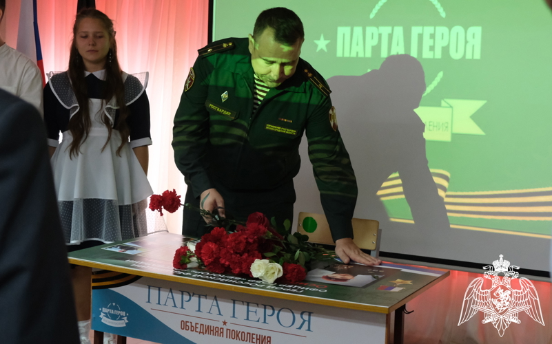 В Белгородской области открыли «Парту Героя» в честь офицера СОБР «Белогор» Росгвардии Героя России Алексея Осипова