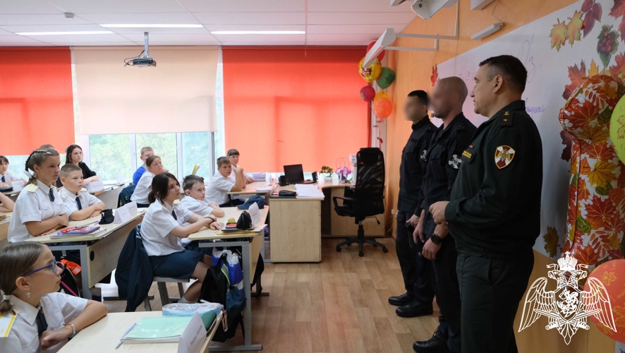 Росгвардейцы провели урок безопасности для школьников Белгородского района