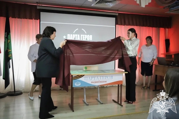 В Белгородской области открыли «Парту Героя» в честь офицера СОБР «Белогор» Росгвардии Героя России Алексея Осипова