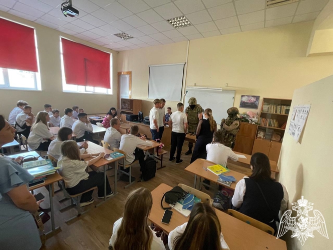 В Белгородской области сотрудники вневедомственной охраны Росгвардии  проводят «уроки мужества», посвященные Дню солидарности в борьбе с терроризмом