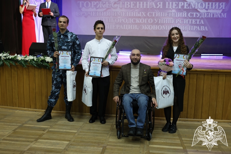 В Белгороде росгвардейцы приняли участие в церемонии вручения именных стипендий сотрудника ОМОН Героя России Вячеслава Воробьёва