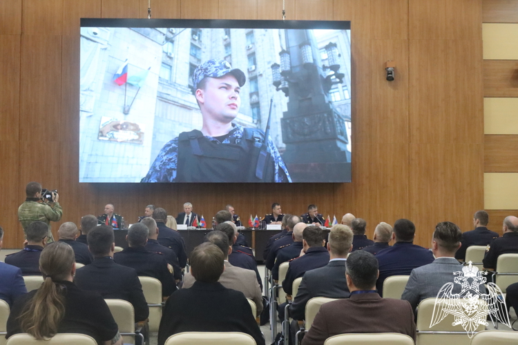 Белгородский офицер  принял участие в расширенном заседание технического совета вневедомственной охраны Росгвардии  во Владивостоке