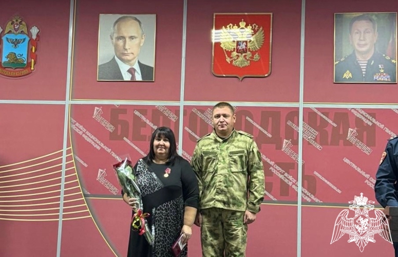 Начальник Управления Росгвардии по Белгородской области генерал-лейтенант полиции Дмитрий Мещерин поздравил с профессиональным праздником сотрудников и ветеранов вневедомственной охраны