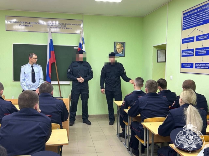 Офицеры СОБР «Белогор» Росгвардии провели «урок мужества» с курсантами Белгородского юридического института МВД России имени И.Д. Путилина