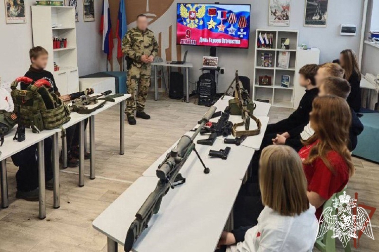 «Парту Героя» памяти погибшего офицера СОБР "Белогор" Росгвардии открыли в Луганской Народной Республике