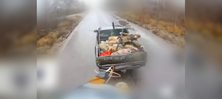 Росгвардия показала кадры уничтожения пикапа ВСУ, доставляющего продовольствие боевикам на харьковском направлении 
