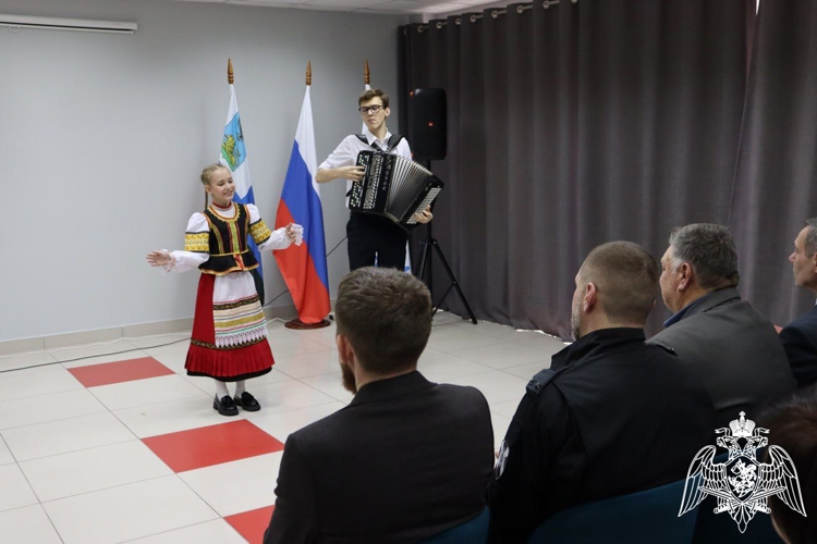 Отца офицера СОБР «Белогор» Росгвардии наградили медалью «Отец солдата»