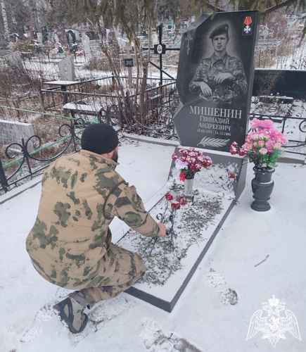 Офицеры СОБР «Белогор» Росгвардии почтили память погибшего товарища лейтенанта милиции Геннадия Мишенина