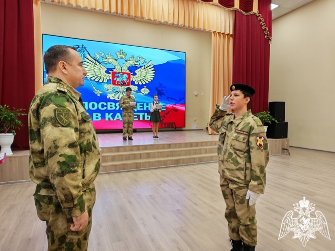 В День Конституции в Белгороде около 20 кадет Росгвардии приняли торжественную присягу
