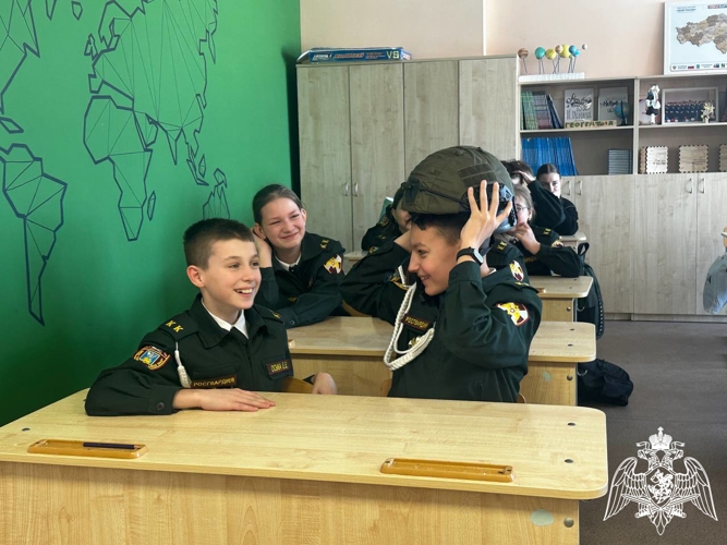 В рамках акции «Дни Росгвардии»   сотрудники СОБР «Белогор» встретились с подшефными кадетами  Белгородского района