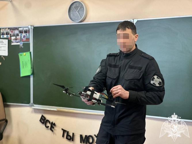 В рамках акции «Дни Росгвардии»   сотрудники СОБР «Белогор» встретились с подшефными кадетами  Белгородского района