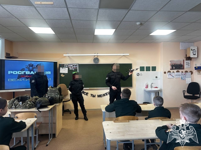 В рамках акции «Дни Росгвардии»   сотрудники СОБР «Белогор» встретились с подшефными кадетами  Белгородского района