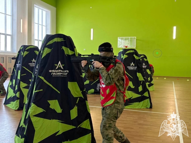 В Белгороде росгвардейцы провели для подшефных школьников соревнования по лазертагу, посвященные Дню защитника Отечества