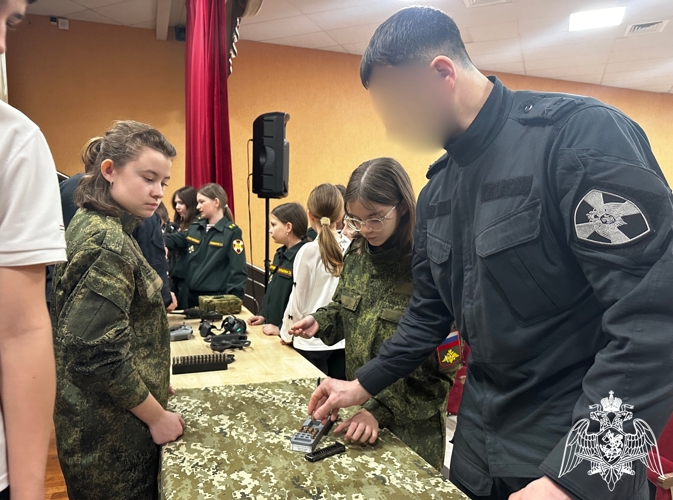 СОБР «Белогор» провел урок мужества с подшефными школьниками в преддверии 10-летия Росгвардии