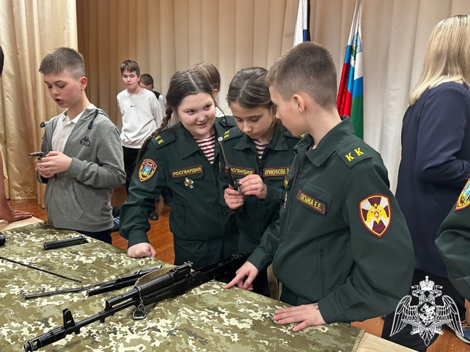 СОБР «Белогор» провел урок мужества с подшефными школьниками в преддверии 10-летия Росгвардии