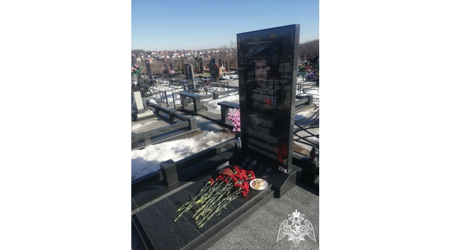 Офицеры СОБР «Белогор» почтили память погибшего товарища Романа Бочарова в день его рождения