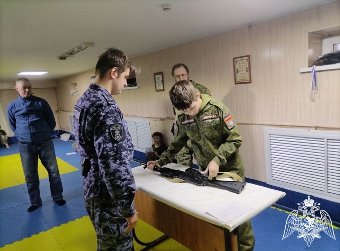 Росгвардеец оценил подготовку юных кадетов военно-патриотического клуба «Георгиевский» в  г. Старом Осколе