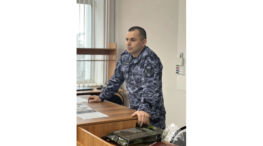 Белгородский росгвардеец рассказал школьникам о том, где куются офицерские кадры ведомства