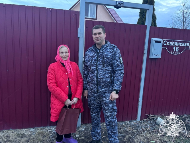 Белгородские росгвардейцы поздравили матерей и вдов погибших сослуживцев в преддверии 10-летия войск национальной гвардии