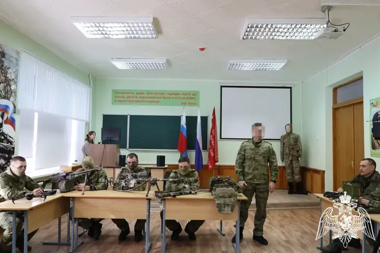 В рамках ведомственной акции «Дни Росгвардии» военнослужащие спецподразделения Росгвардии встретились со студентами белгородского университета
