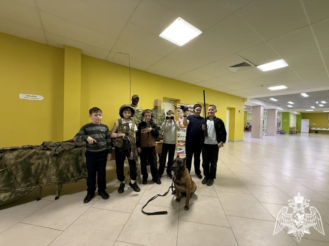 В день 10-летия Росгвардии военнослужащие провели эстафету с кадетами Белгородского района