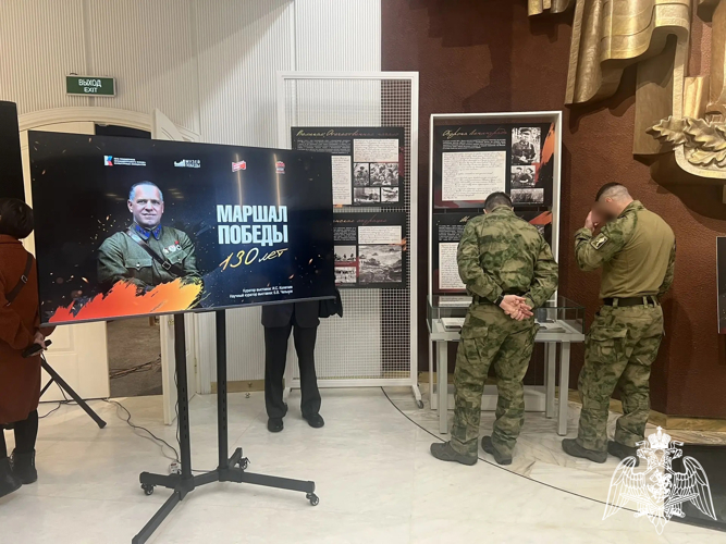 В Белгороде росгвардейцы приняли участие в открытии выставки «Маршал Победы. 130 лет»