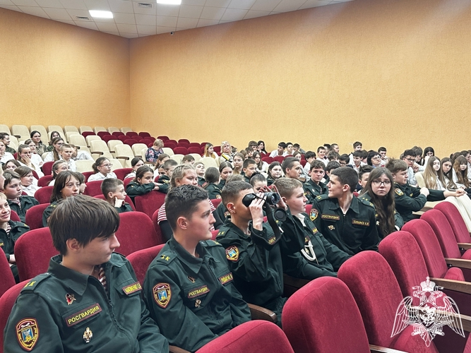 СОБР «Белогор» провел урок мужества с подшефными школьниками в преддверии 10-летия Росгвардии