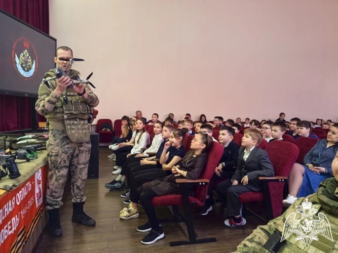 Росгвардейцы провели урок мужества для учащихся Разуменской школы №2  Белгородского района