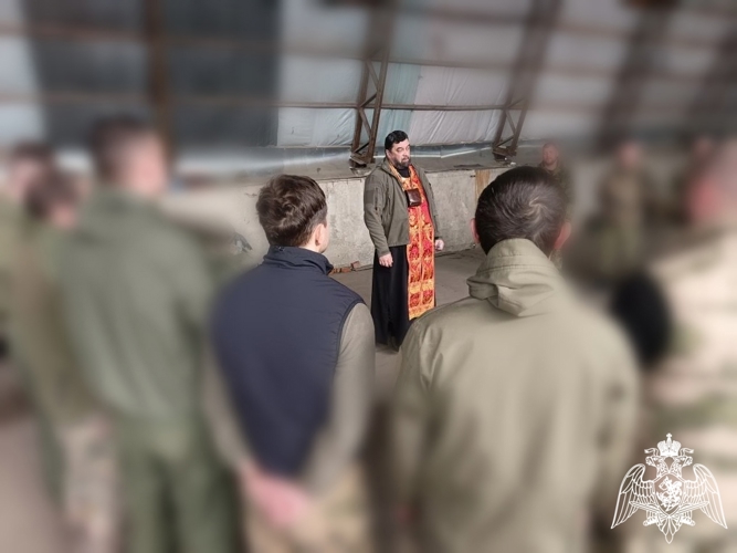 В Пасхальную неделю белгородские священнослужители провели духовно-просветительскую встречу с росгвардейцами 