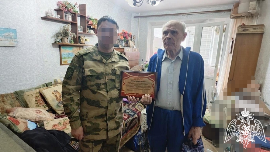 Белгородские росгвардейцы в День ветеранов органов внутренних дел и внутренних войск поздравили генерал-майора запаса