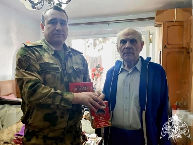 Белгородские росгвардейцы в День ветеранов органов внутренних дел и внутренних войск поздравили генерал-майора запаса