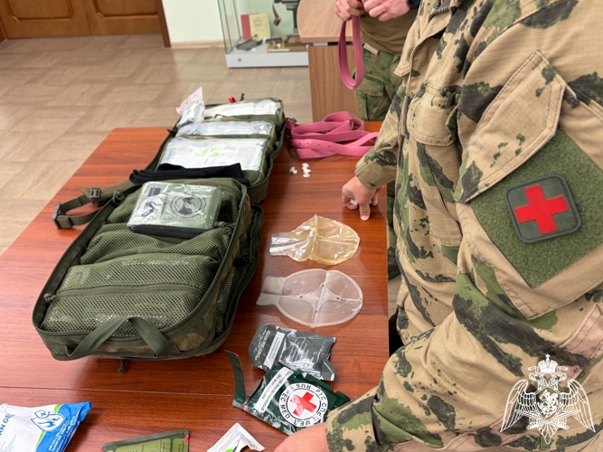 В Белгородской области спецназ Росгвардии провел мастер-класс по тактической медицине для студентов индустриального колледжа 