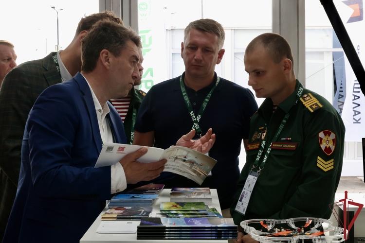 Росгвардия представила передовые подходы в области психологической реабилитации на первом международном форуме по безопасности (видео)