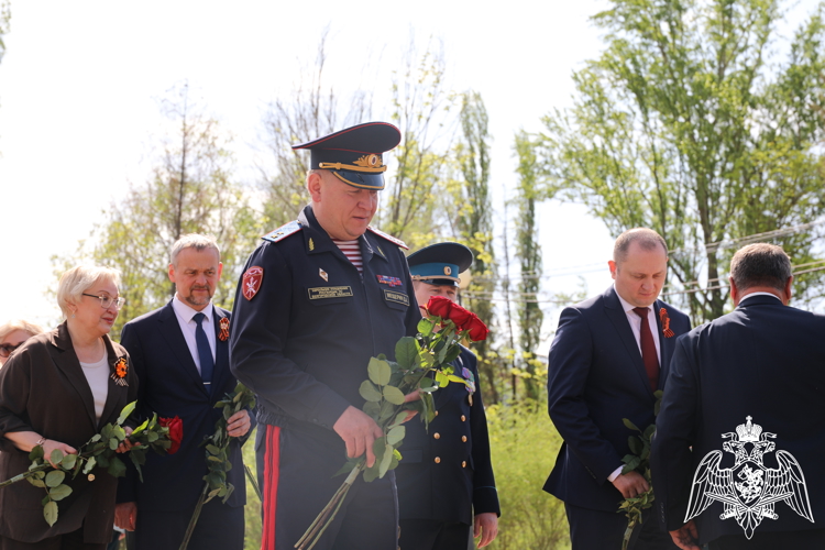 Начальник Управления Росгвардии по Белгородской области почтил память героев Великой Отечественной войны